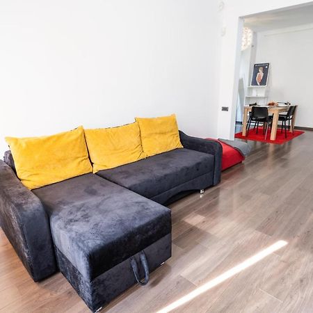 Cozy & Spacious Flat Near Victoriei Square Bukarest Exteriör bild