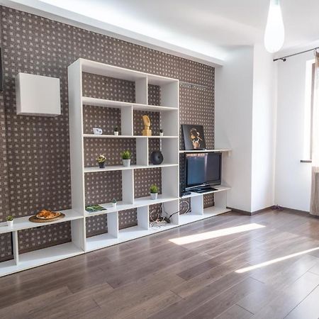 Cozy & Spacious Flat Near Victoriei Square Bukarest Exteriör bild