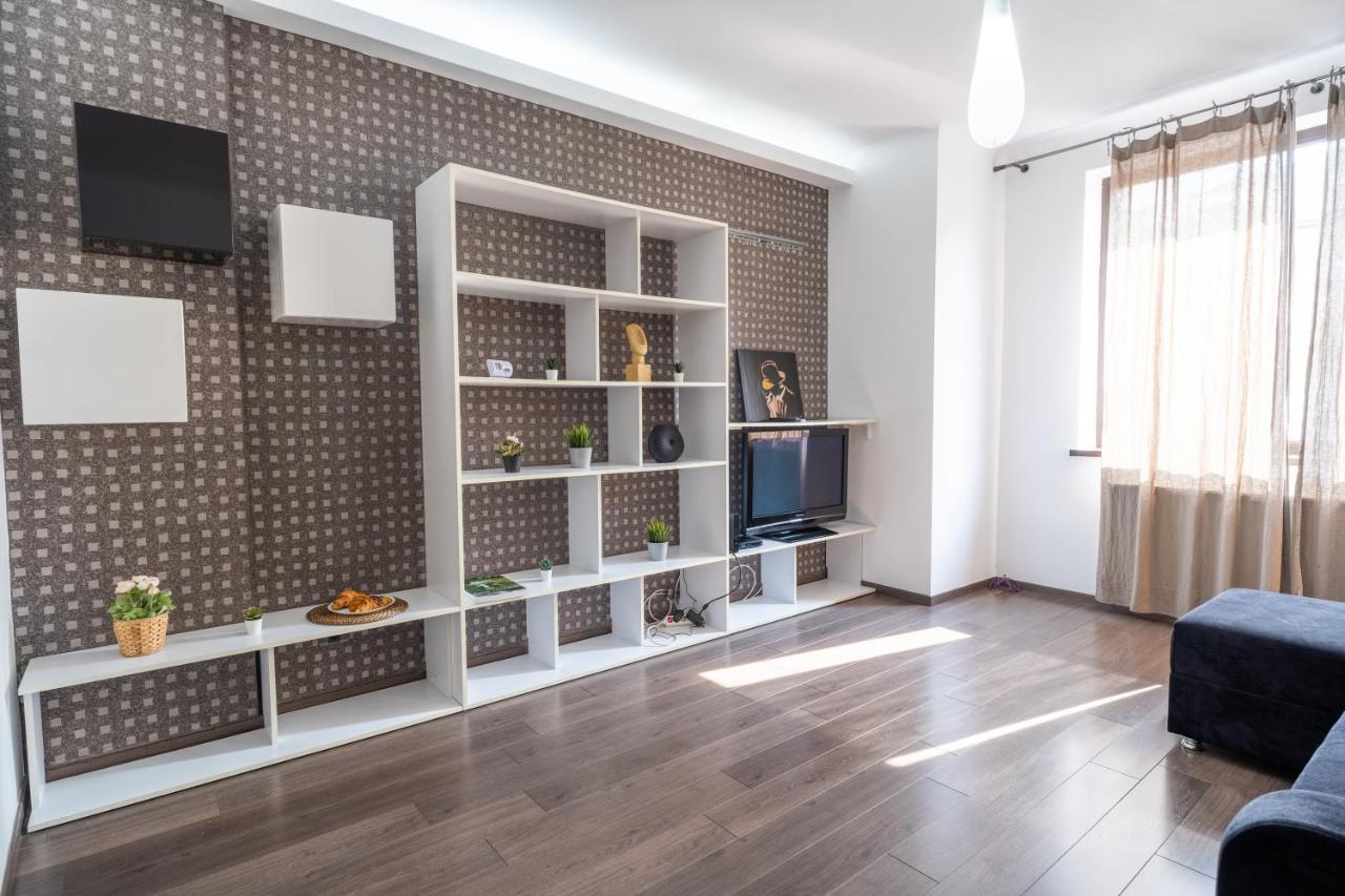 Cozy & Spacious Flat Near Victoriei Square Bukarest Exteriör bild