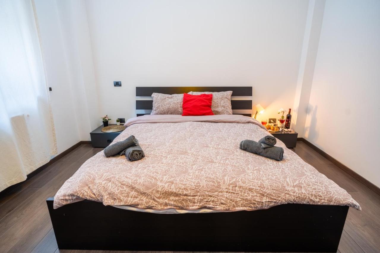 Cozy & Spacious Flat Near Victoriei Square Bukarest Exteriör bild