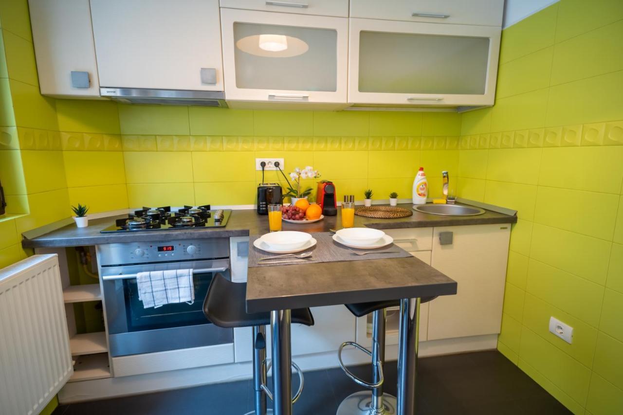 Cozy & Spacious Flat Near Victoriei Square Bukarest Exteriör bild